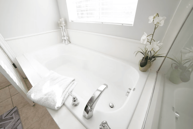 איך לתקן אמבטיה אקרילית