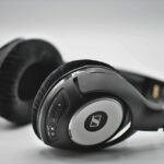 כיצד לתקן בעיה של רעשי רקע באוזניות