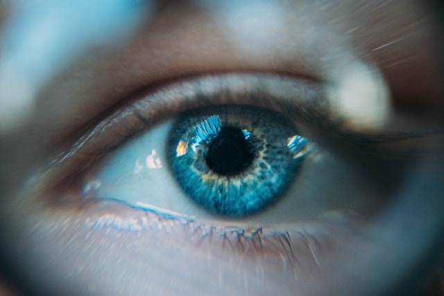 כיצד ניתוח אוקולופלסטי מתקן את החששות הנפוצים באזור העיניים: תובנות מפתח